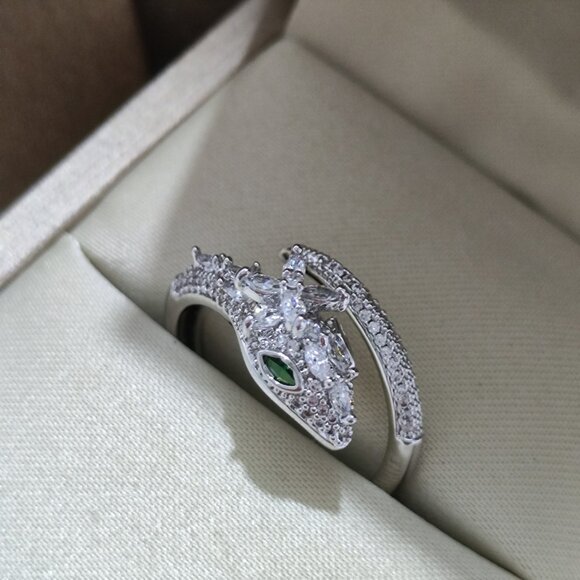 Bvlgari Serpenti Series Emerald Eye Diamond Snake Ring - Picture 5 of 11